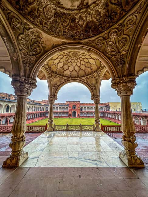 Agra Fort: Guided UNESCO Heritage Walking Tour - Diwan-i-Am: the emperor’s public-facing space