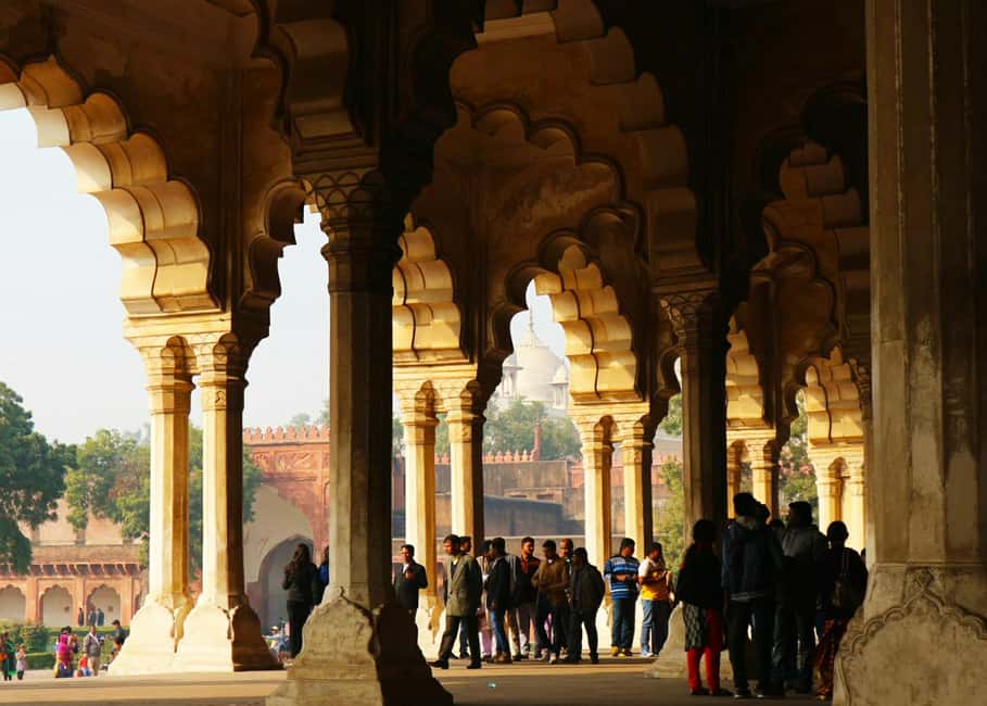 Agra Fort: Guided UNESCO Heritage Walking Tour - Entering through Amar Singh Gate and the fort’s “two jobs”