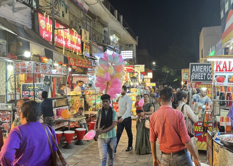 Agra: Sadar Bazar Food Market Night Walking Tour by Tuk-Tuk - Getting there: hotel pickup and tuk-tuk lane-hopping