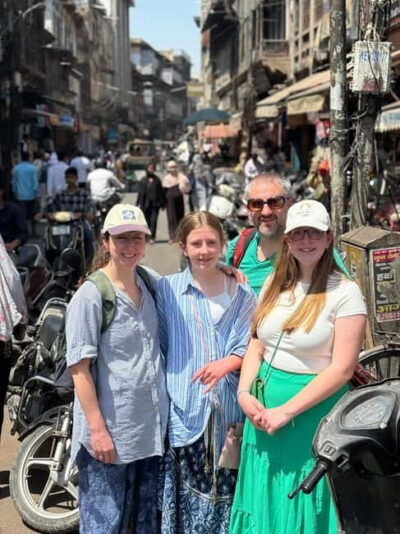 Agra: Street Food Walking Tour, Spice Market, & Tuk-tuk Ride - Kinari Bazaar: crafts first, before you start eating