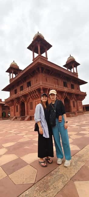 Agra: Taj Mahal, Agra Fort & Fatehpur Sikri Guided Tour - Walking Agra Fort: Mughal power, courtyards, and a prison story