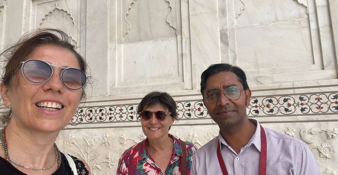 Agra: Tajmahal and Agra fort Entry tickets with Tour Guide - Exploring Taj Mahal at your pace, with story cues