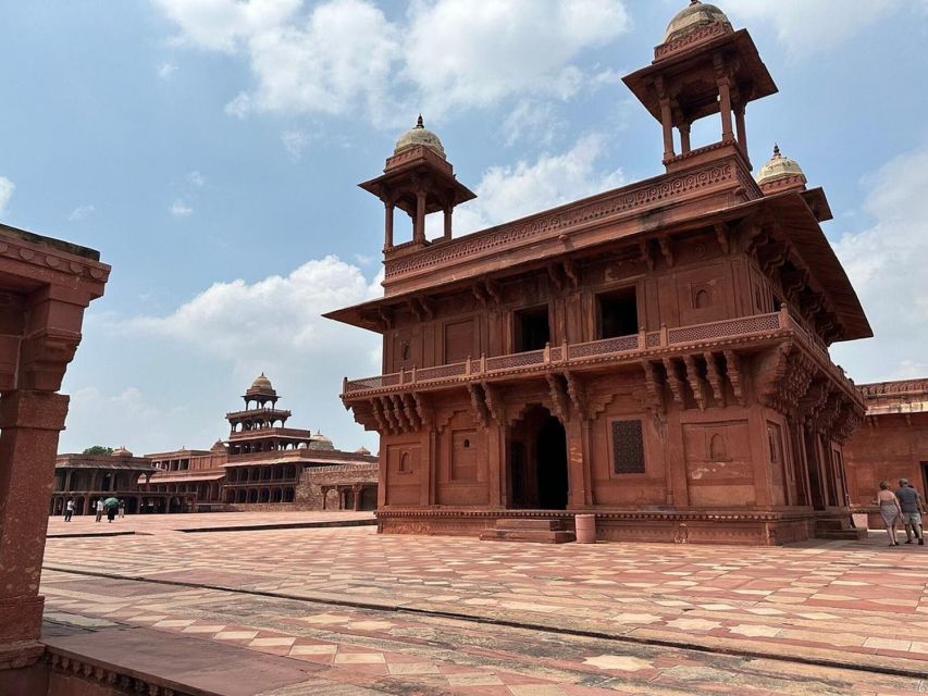 Agra to/from Jaipur with Chandboari Stepwell & Sikri Visits - Agra ↔ Jaipur by Car, With Sightseeing That Breaks Up the Long Stretch