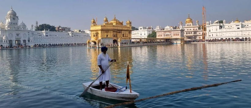 Amritsar: Golden Temple and Jallianwala Bagh Guided Tour - Meeting Point Near the White Flame Statue and How the Tour Flows