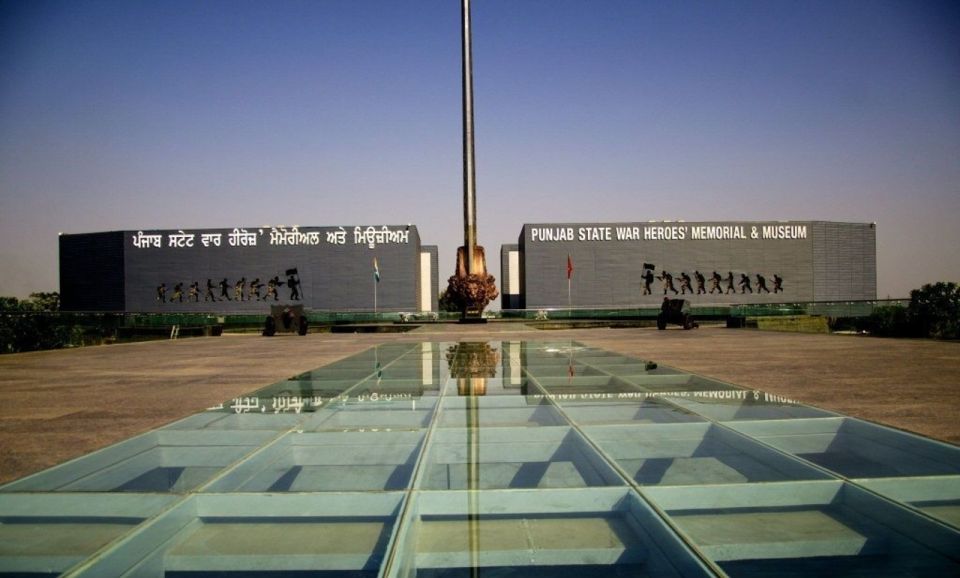 Amritsar: Small Group Sightseeing Tour with Wagah Border - Jallianwala Bagh: a guided walk through a turning point in history