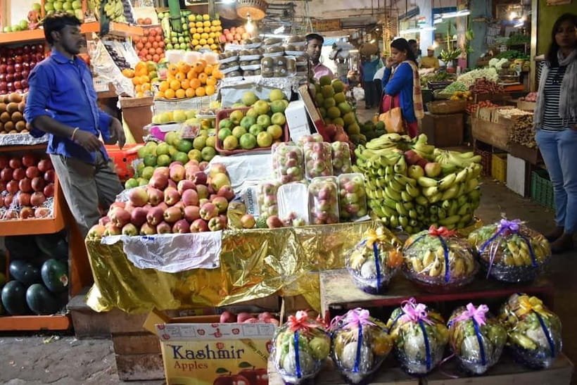 Bangalore : Evening Food Street Walk and Market Visit - Guide-led pacing: private group, English narration, and line-skip