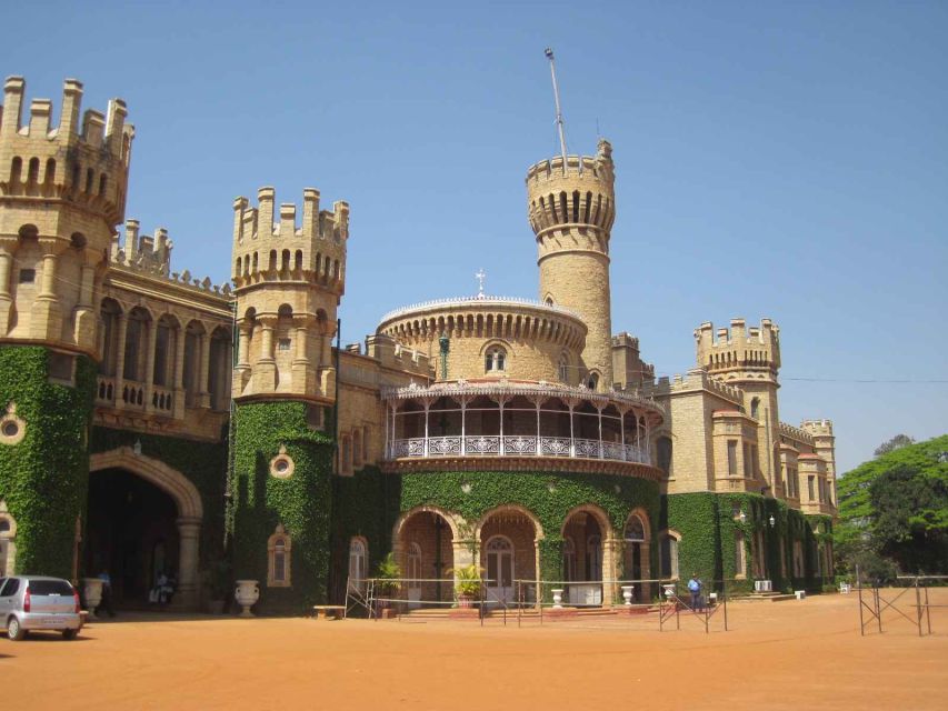 Bangalore: Private City Guided Tour with Pick-up & Drop-off - Tipu Sultan’s Summer Palace and the KR Market contrast