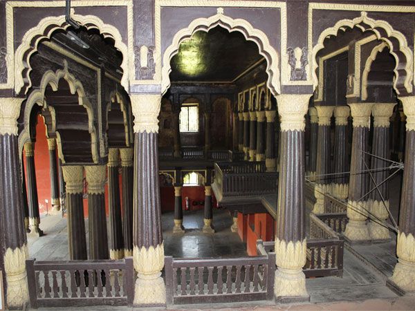 Bangalore: Private Full-Day City Tour w/ Lunch - Bangalore Palace exterior and the government-core drive: Rev. Garrett to Vidhan Soudha