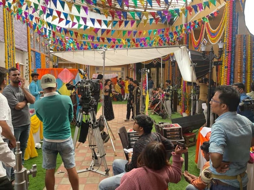 Bollywood Sightseeing and Celebrity Home Tour by Private Car - Bollywood on a Schedule: How the Day Really Feels
