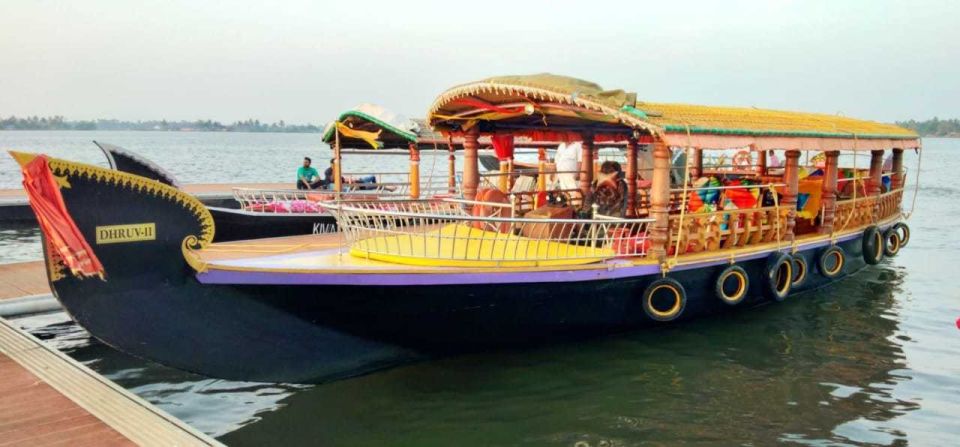 Cochin : Alleppey/Alappuzha Backwater Canoe (Shikara) Cruise - What you’ll see: paddy fields, coconut palms, and canal-side village life