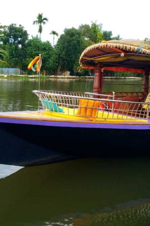 Cochin : Alleppey/Alappuzha Backwater Canoe (Shikara) Cruise - Transportation value: air-conditioned drive plus port-to-port convenience