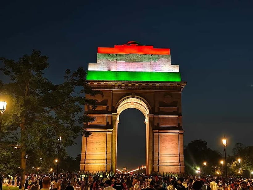 Delhi: Akshardham Temple, India Gate & Safdarjung Night Tour - Private car + live guide: why this tour feels easy