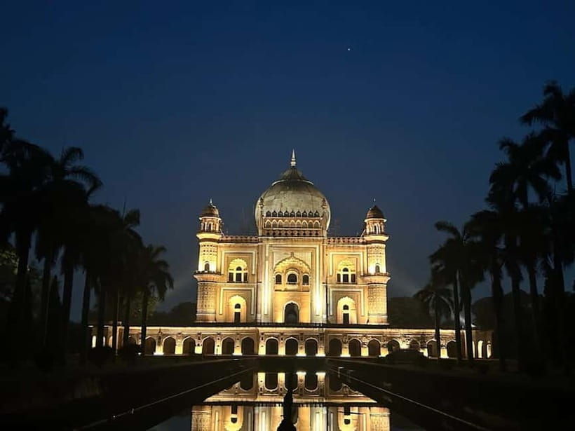 Delhi: Akshardham Temple, India Gate & Safdarjung Night Tour - Should you book this Akshardham, Safdarjung Tomb & India Gate night tour?