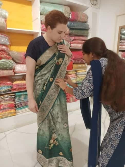 Delhi: Customized Shopping Tour with Female Consultant - Chandni Chowk and Dariba Kalan: Old Delhi for Textiles, Jewelry, and Fast Decisions