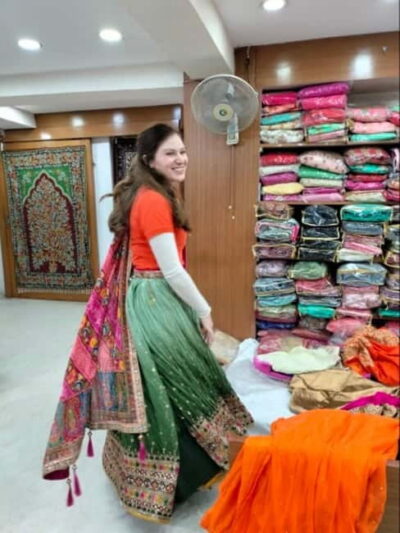Delhi: Customized Shopping Tour with Female Consultant - Pickup, AC comfort, and why 3 hours works well