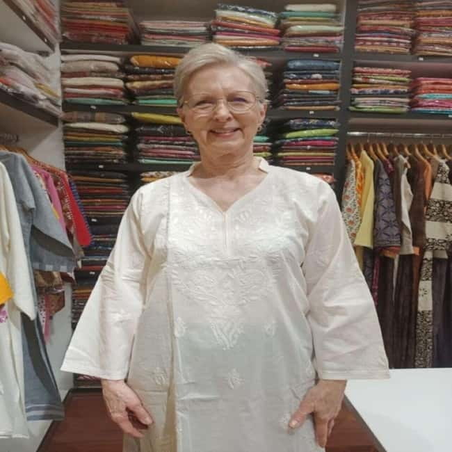 Delhi: Customized Shopping Tour with Female Consultant - Sarojini Nagar: Western-Style Bargains for Quick Wardrobe Upgrades