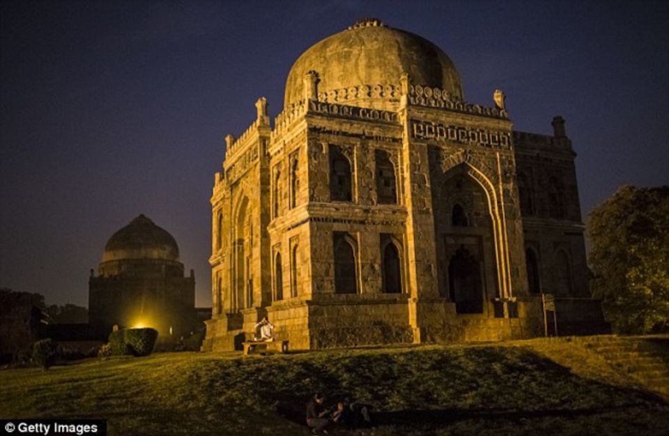 Delhi: Guided Evening Tour of Delhi City - Your transport and guide setup: comfort plus clarity