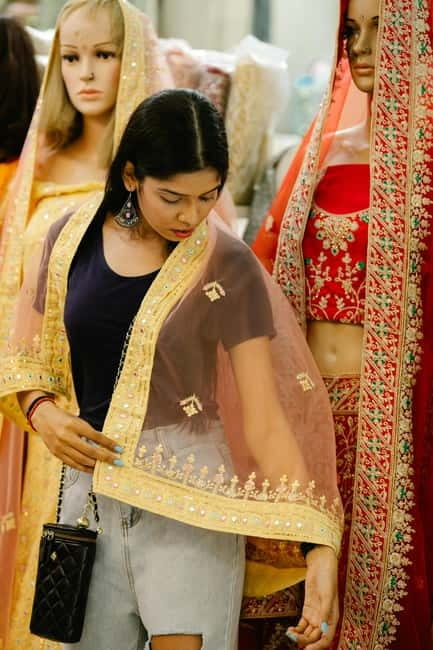 Delhi: Guided Shopping Tour Experience with Female Expert - Key takeaways before you go