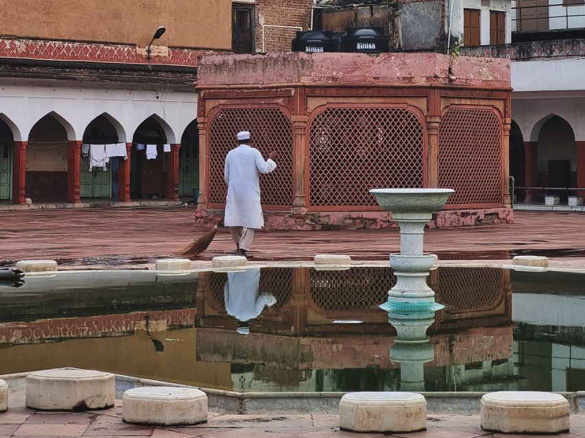 Delhi Like a Local: Food & Photography Full Day Tour - Jama Masjid: a short stop with big visual payoff