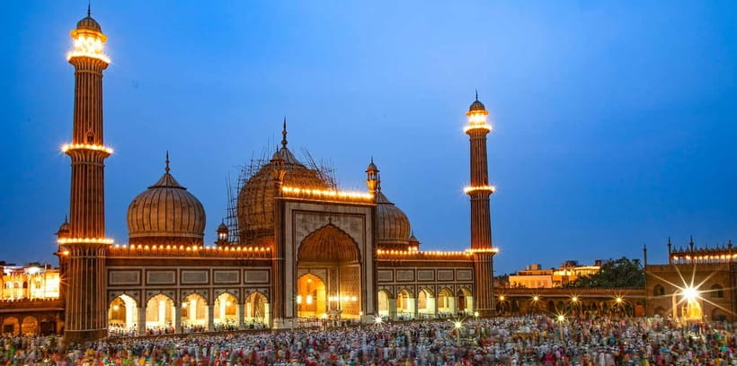 Delhi: Old City Guided Tour with Rickshaw Ride & Pickup - Jama Masjid: Scale, Calm, and What to Watch for