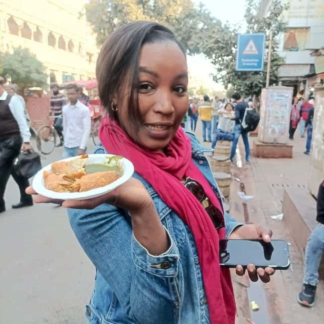 Delhi: Old Delhi City Tour with Tuk-Tuk Ride & Street Food - Gurudwara Sis Ganj Sahib and Langar: A Calm Pause Inside the City’s Noise