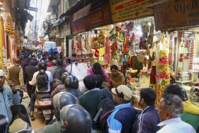 Delhi: Old Delhi & Spice Market Tour - Fatehpuri Masjid: a landmark you can feel in the streets