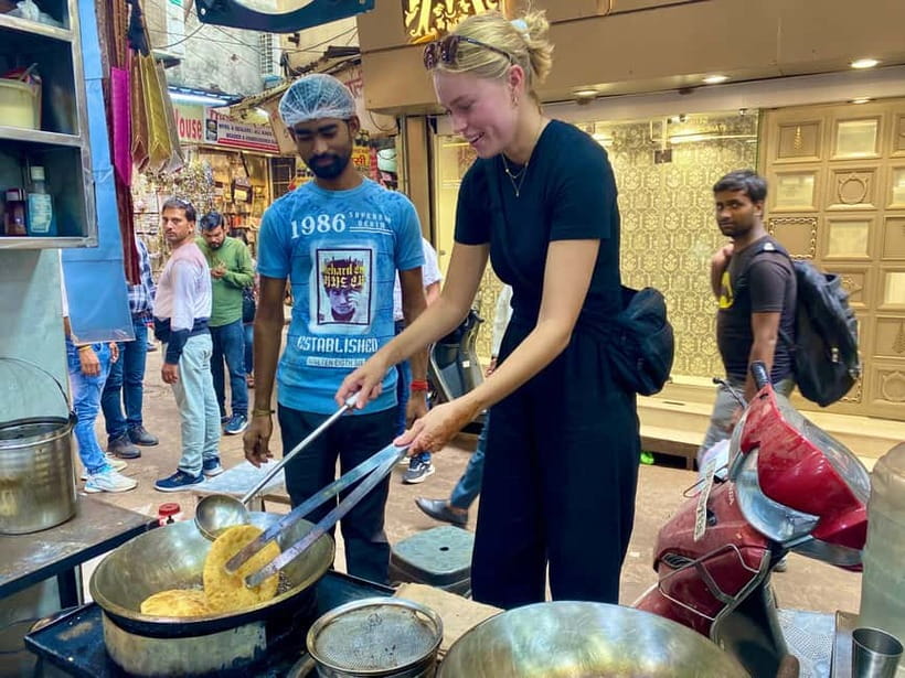 Delhi: Old Delhi's Street Food, Temples & Spice Market Tour - Old Delhi by Rickshaw and Red Fort Views: Cover Ground Like a Pro