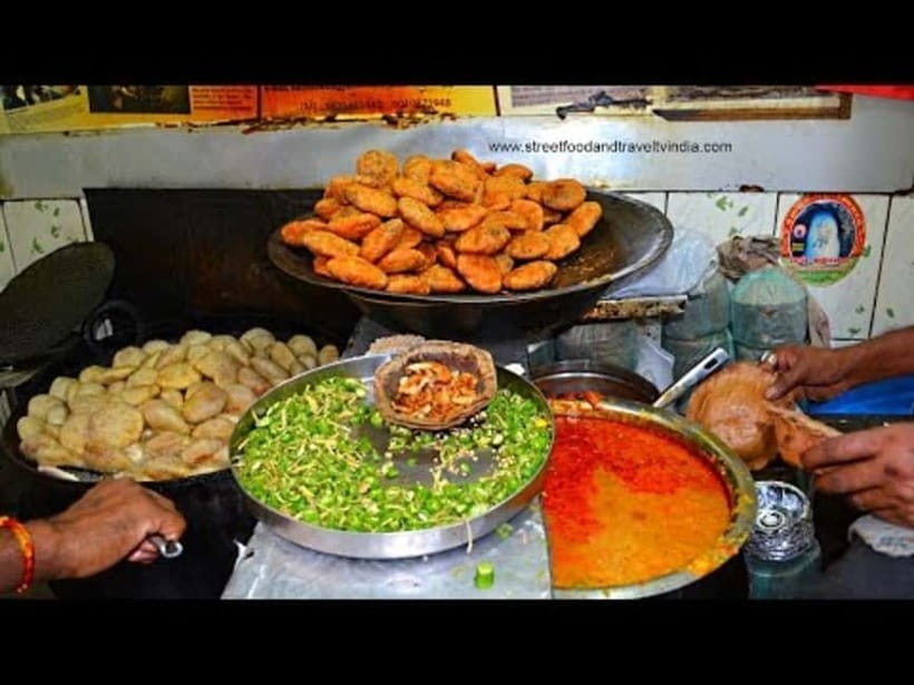 Delhi: Private Chandni Chowk, Food Tasting, & Tuk-Tuk Tour - Gurudwara Sis Ganj Sahib and langar: a different kind of travel moment