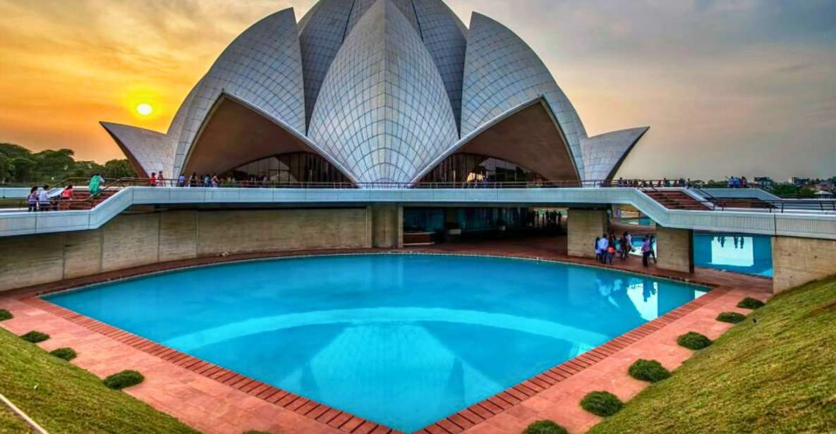 Delhi: Private Delhi Spiritual Sightseeing Tour By Car - Lunch time in New Delhi: a break that can save the whole afternoon