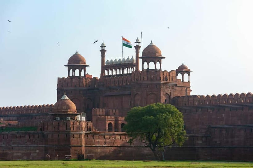Delhi: Private Full-Day City Tour of Old and New Delhi - Qutub Minar and the India Gate government corridor