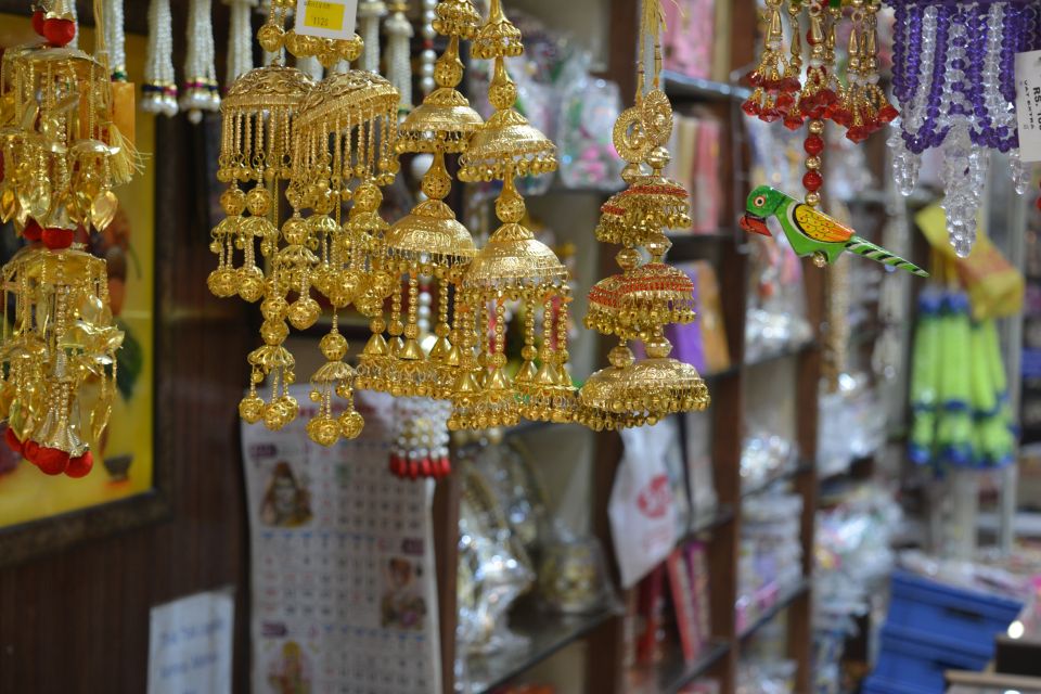 Delhi: Private Half-Day Guided Shopping Tour with Transfer - Private AC Car, Pickup Options, and Why Safety Matters in Old Delhi