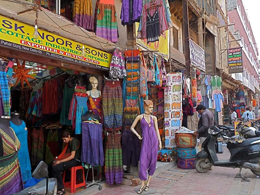 Delhi: Private Half-Day Shopping Tour with Transfer - Dilli Haat and Golden Arcade Cottage Emporium: Carpets, Pashmina, and Craft Shopping