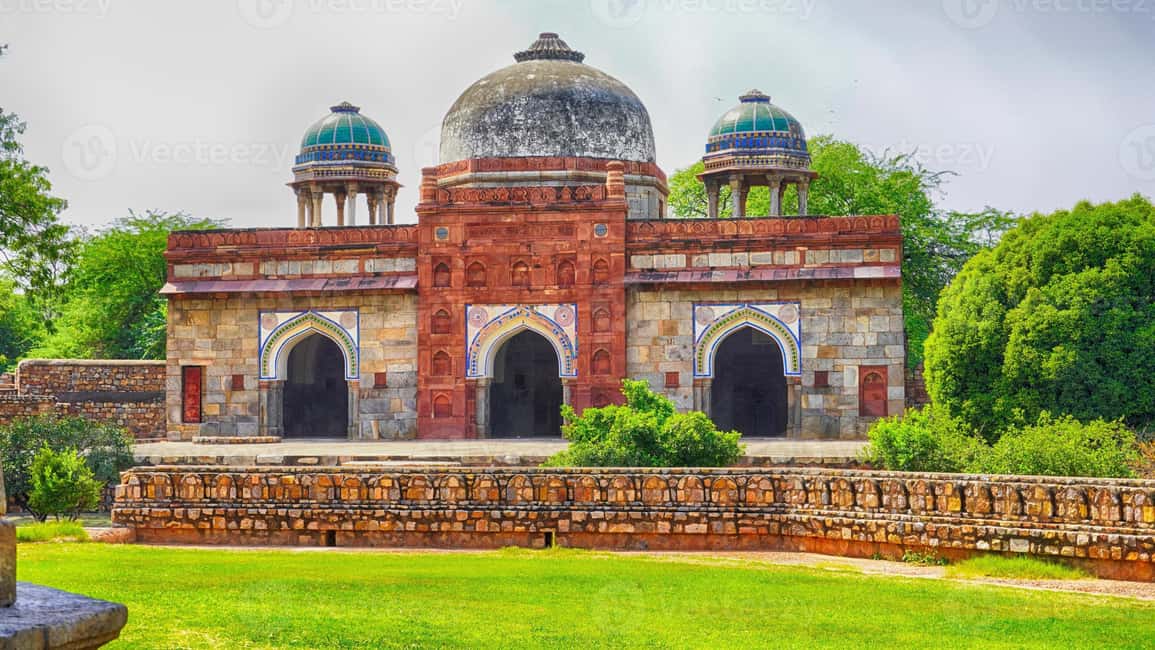 Delhi: Private Humayun’s Tomb Guided Tour with Entry Ticket - The possible market detour: plan for a short local stop