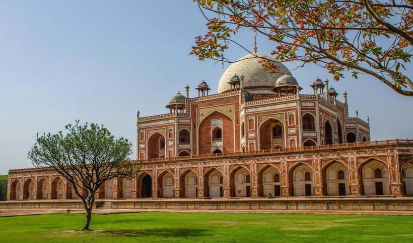 Delhi: Private Old & New Delhi Tour – Full or Half Day - Presidential House and Parliament: seeing power from the road