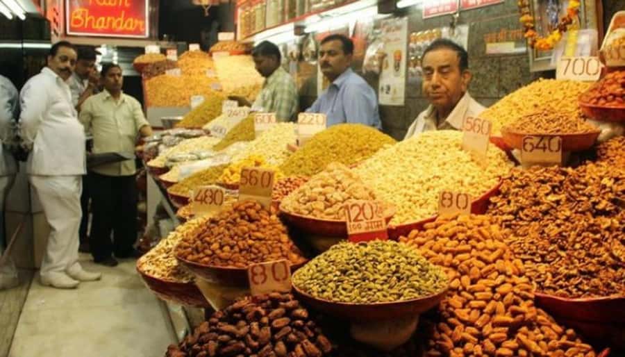 Delhi: Private Shopping Tour with Guide and Transfer - Key highlights at a glance