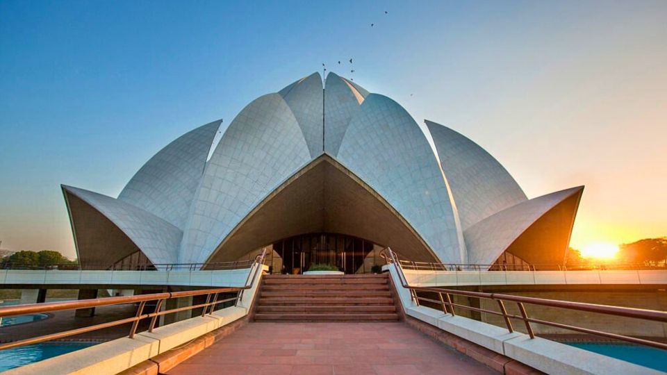 Delhi: Private Spiritual Sites Car Tour with Lunch and Entry - India Gate and Government Buildings: The Pass-By Context You’ll Appreciate Later