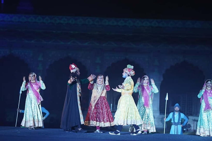 Delhi: Red Fort Light and Sound Show Guided Tour - Should you book this Red Fort Light and Sound Guided Tour?
