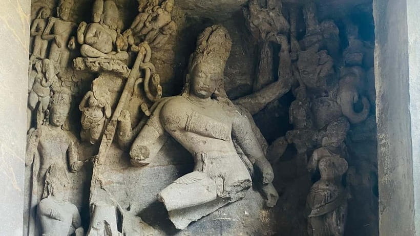 Elephanta caves tour in Mumbai - Group & Private Options - Guides make or break the experience