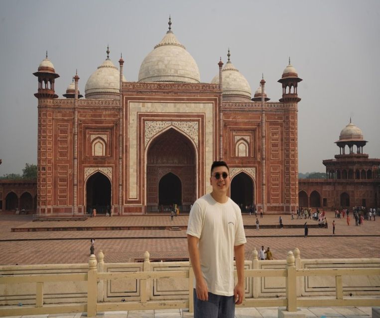 Fast-track entry into taj mahal with entrance included. - Meeting Your Guide in Agra and Getting Through Entry Smoothly