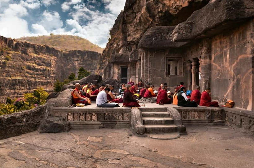 From Aurangabad: Ajanta & Ellora Day Tour with All Inclusion - Getting Picked Up in Aurangabad and Riding in Comfort