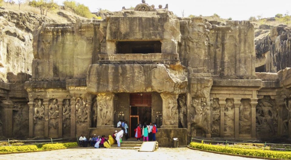 From Aurangabad: Ajanta & Ellora Day Tour with All Inclusion - Why the Guide (and Flashlight) Changes Everything