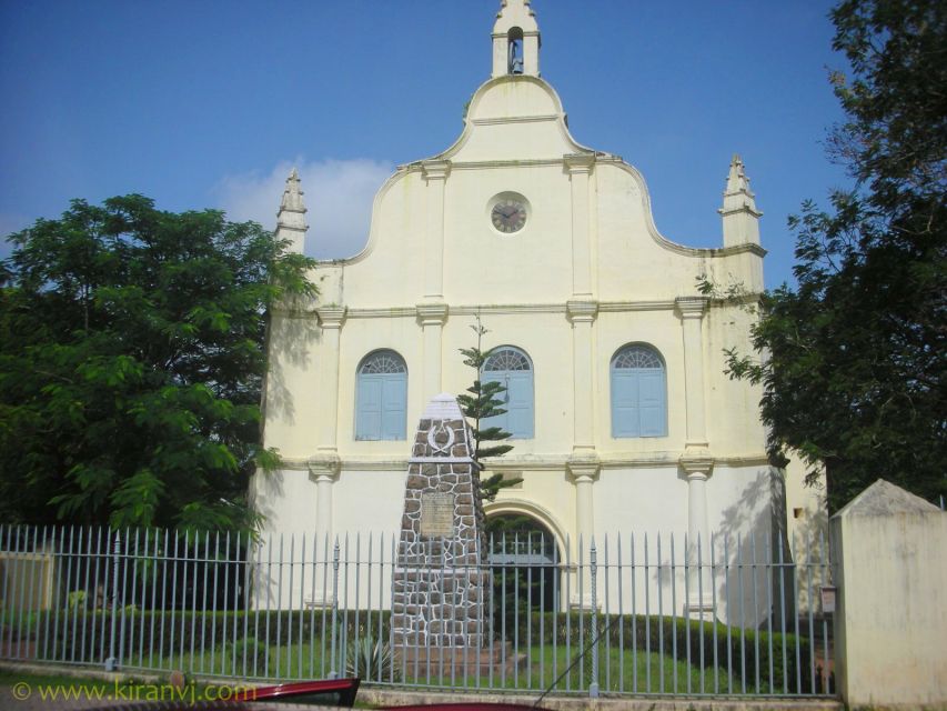 From Cochin: Fort Kochi and Mattancherry Sightseeing Tour - Paradesi Synagogue: brass, glass, and Chinese porcelain tiles
