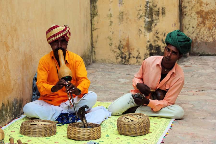 From Delhi Airport: Guided Layover Delhi City Tour - Gurudwara Bangla Sahib: Sikh devotion with a welcoming focus