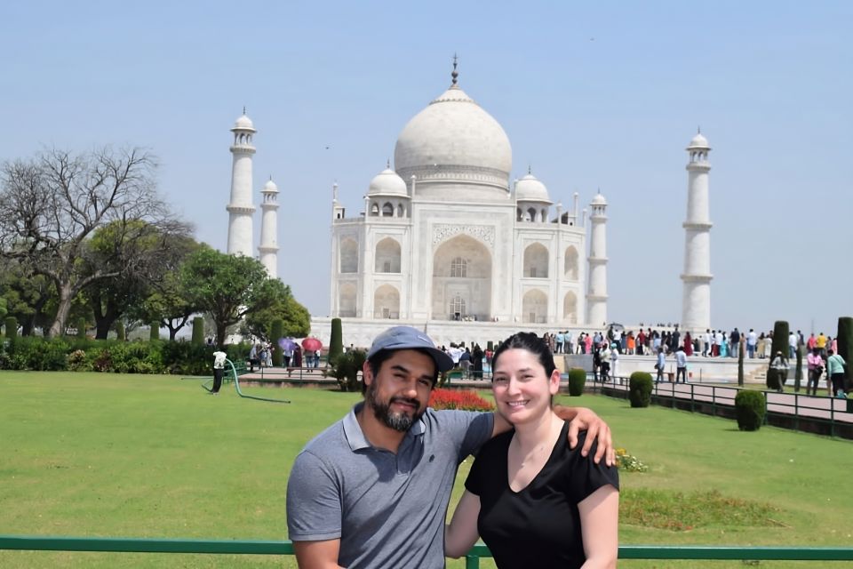 From Delhi: All-Inclusive Taj Mahal Day Tour with transfers - Taj Mahal with a live guide and time to linger