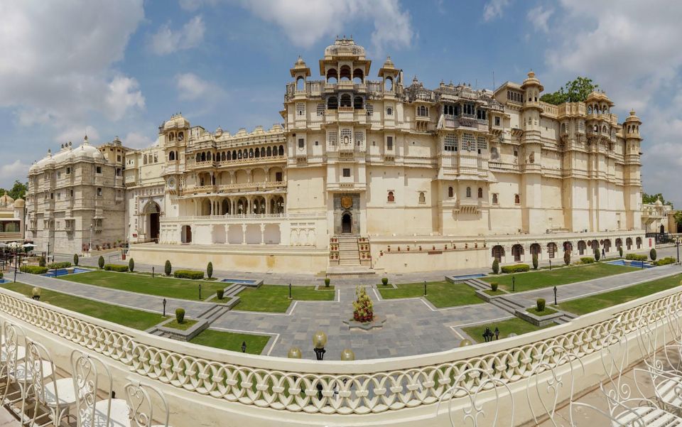 From Delhi: Jaipur Private Tour with Guide & Hotel Pickup - Lunch in Jaipur: keep it easy and order with confidence