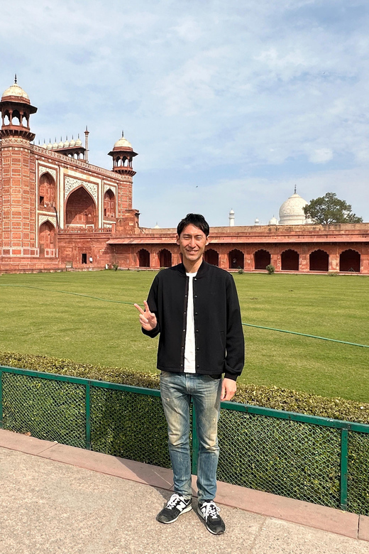 From Delhi: Private Taj mahal and Agra Fort with Car Tour - Agra Fort: what to look for beyond the walls