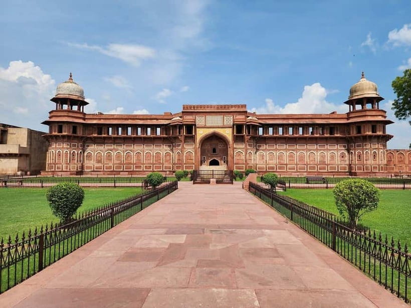 From Delhi: Private Taj Mahal Day Tour By Car and Driver - Guides and skip-the-line: where value usually shows up