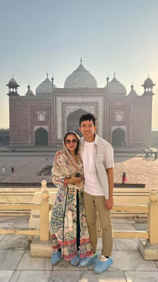 From Delhi: Same Day Taj Mahal Tour with lunch in 5 star - Agra Fort and the Mughal Power Shift