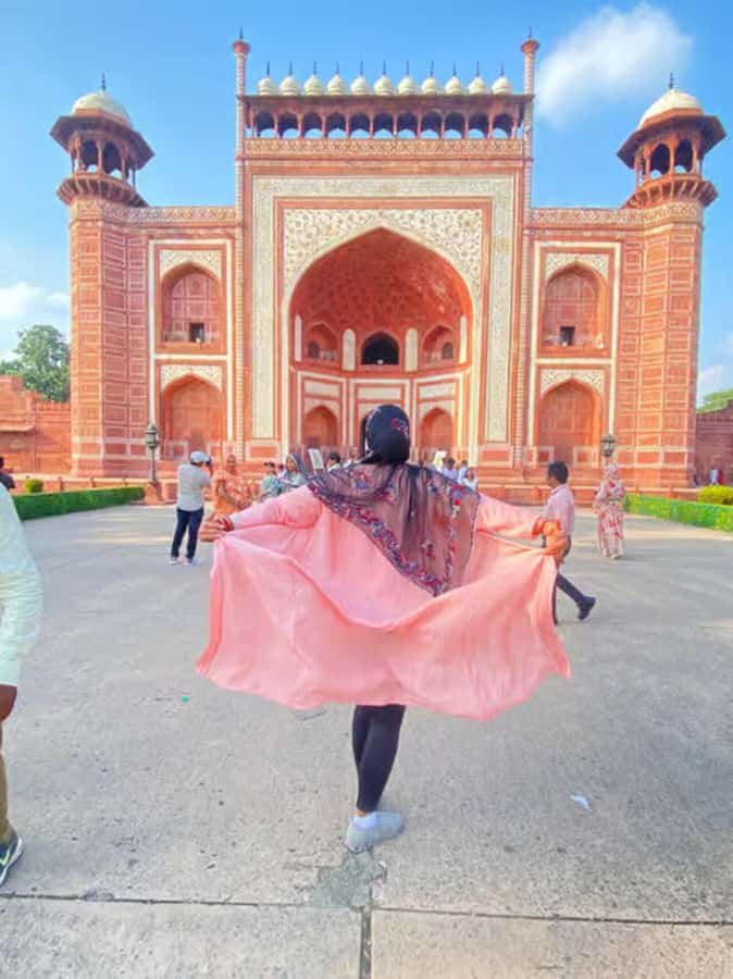 From Delhi: Same Day Taj Mahal Tour with lunch in 5 star - Skip-the-Line Entry and Taj Mahal Secrets With Your Guide