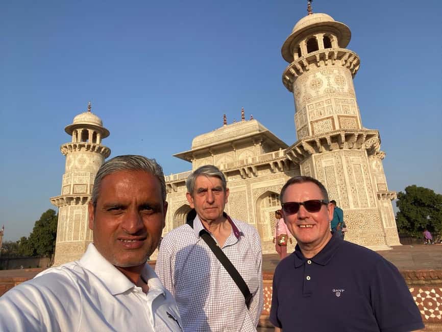 From Delhi: Sunrise Taj Mahal & Agra Tour with 5-Star Meal - Photo time with a guide: what you should expect